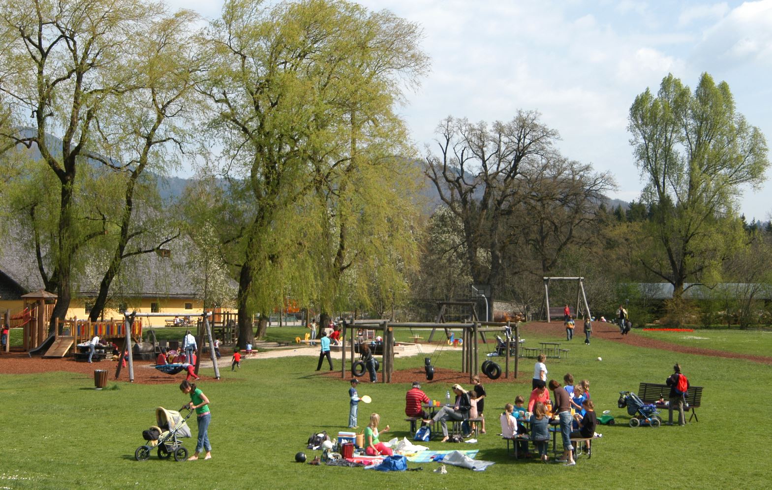 Der größte und schönste Spielplatz Salzburgs im Sommer.