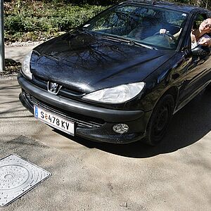 Die Fernbedienung senkt problemlos den Poller