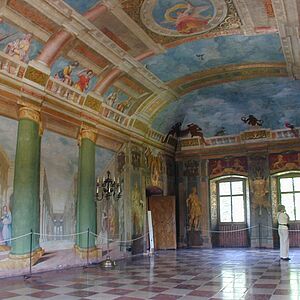 Die wunderschönen, bunten Fresken im Schloss Hellbrunn.