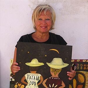 Die Künstlerin Helga Eibl mit einem ihrer Bilder. "Das Unsichtbare sichtbar machen, den Bildern Ausdruck verleihen und mit ihnen kommunizieren."