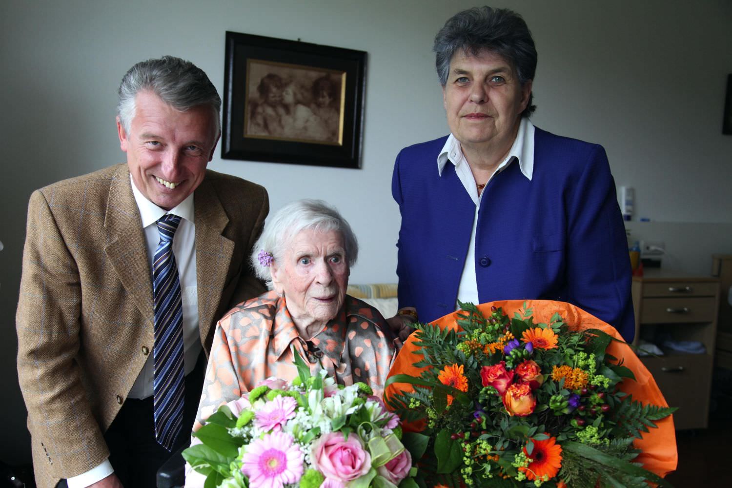 Anna Schauer an ihrem 100. Geburtstag Anna Schauer an ihrem 100. Geburtstag
