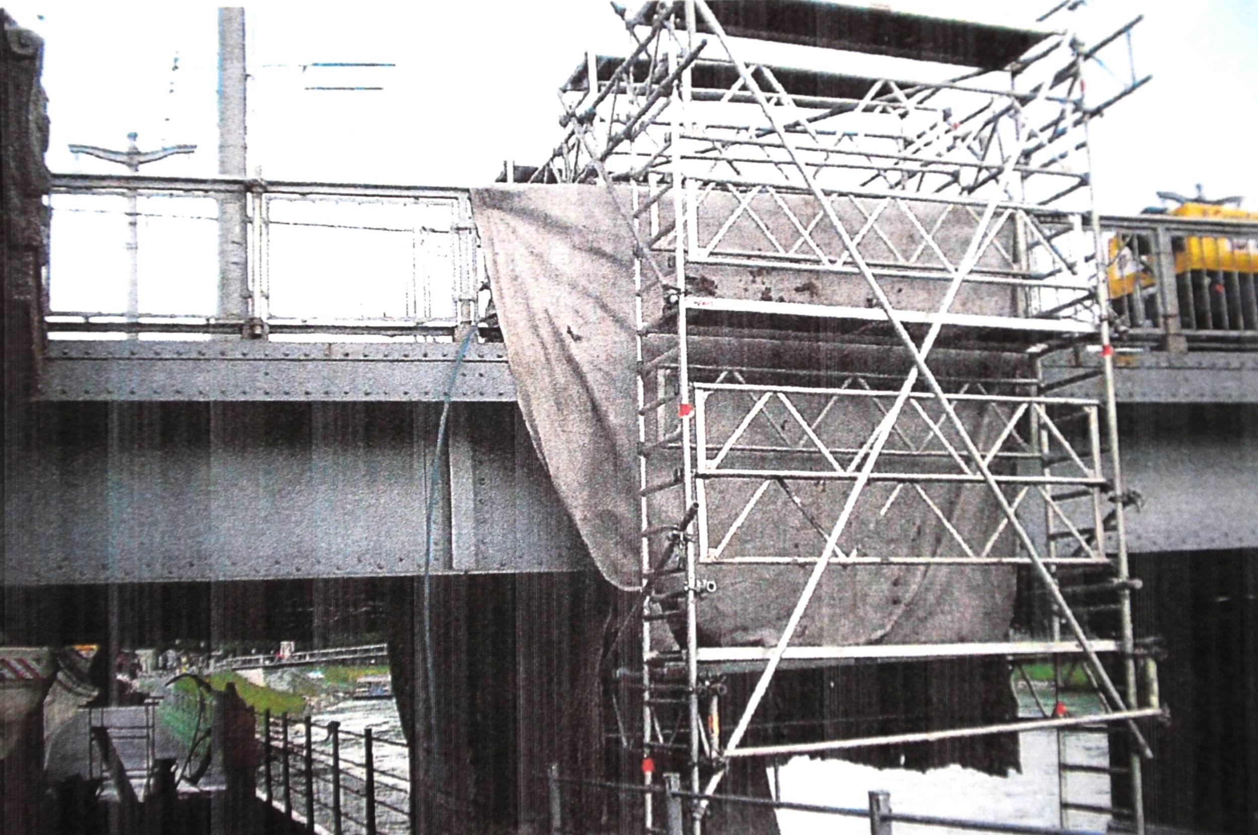 Fährt auf Rollen: Fährt auf Rollen: