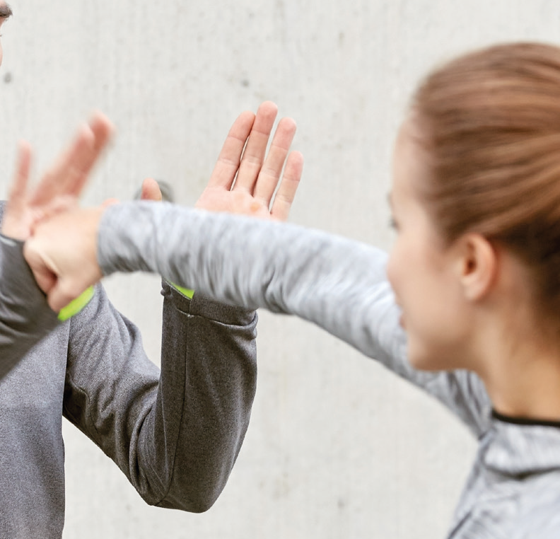 Selbstverteidigungskurse für Mädchen und Frauen
