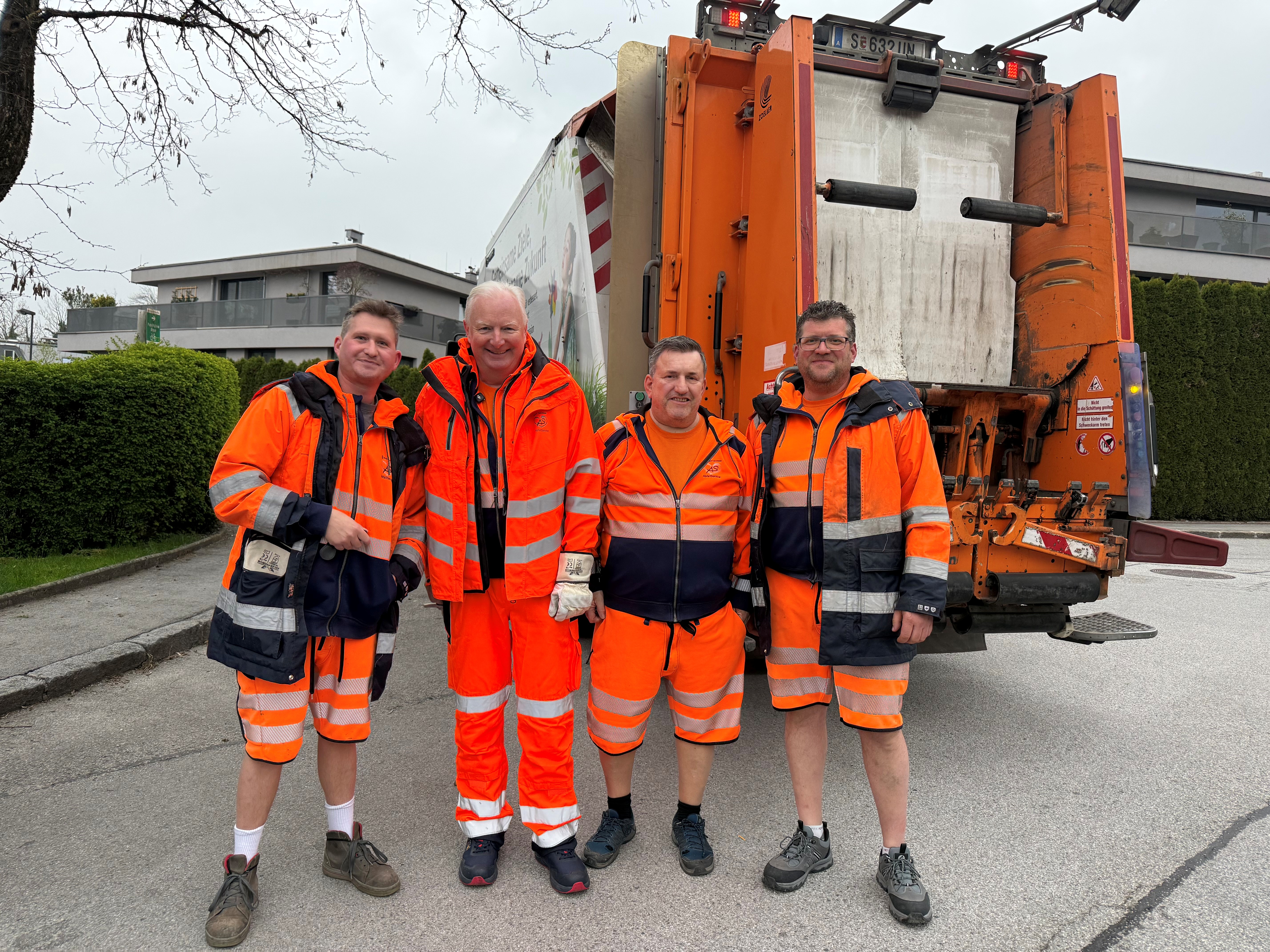 Bgm.-Stv. Kreibich mit dem Abfallservice unterwegs