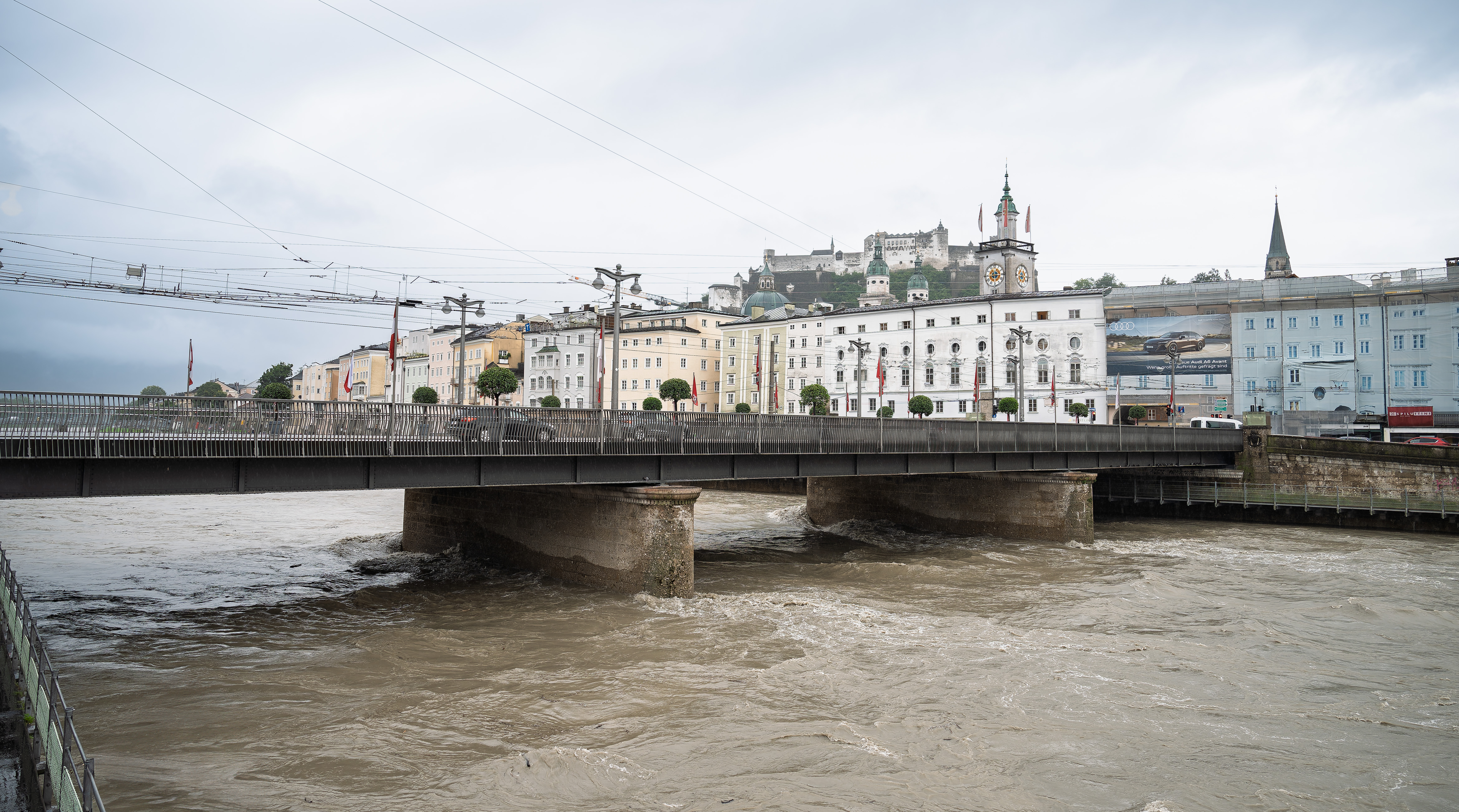 Pegel sinken wieder: Wasserstand bei Staatsbrücke