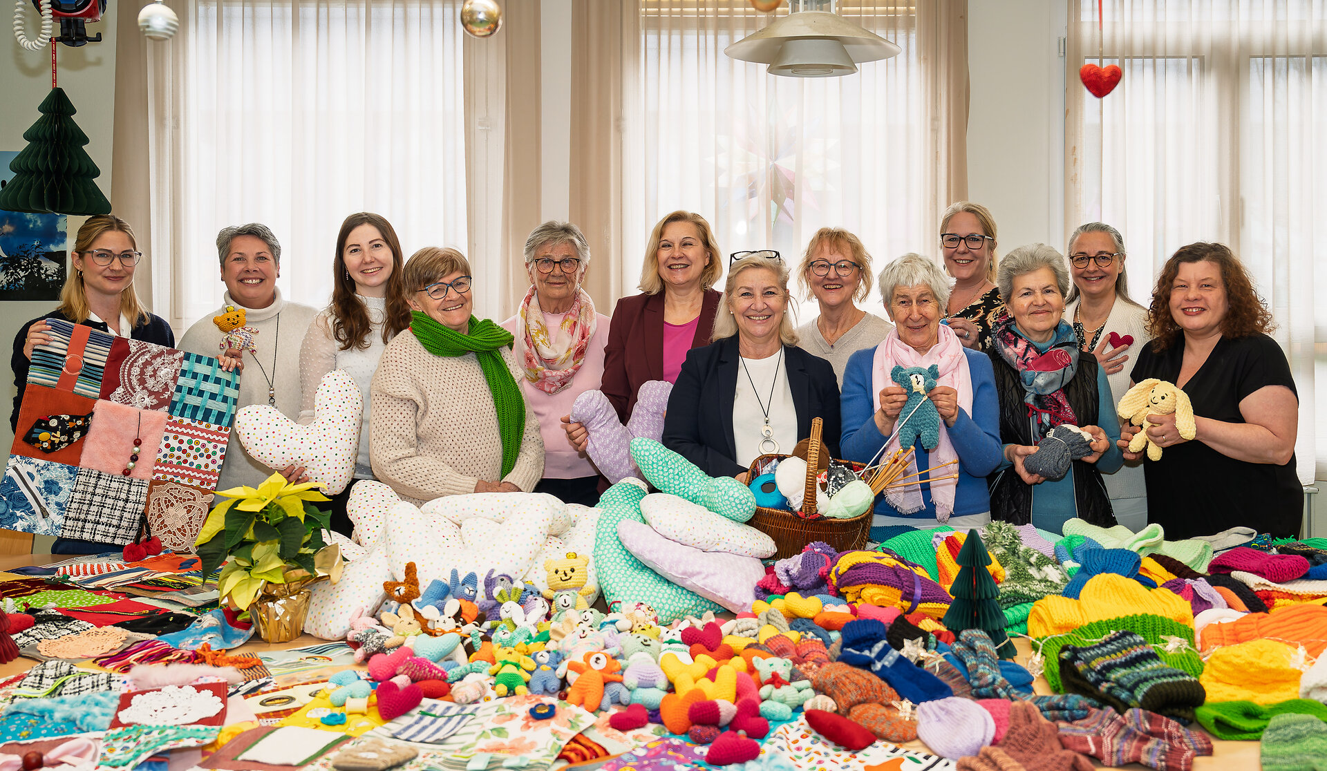 Es wurde fleißig gestrickt, gehäkelt und genäht