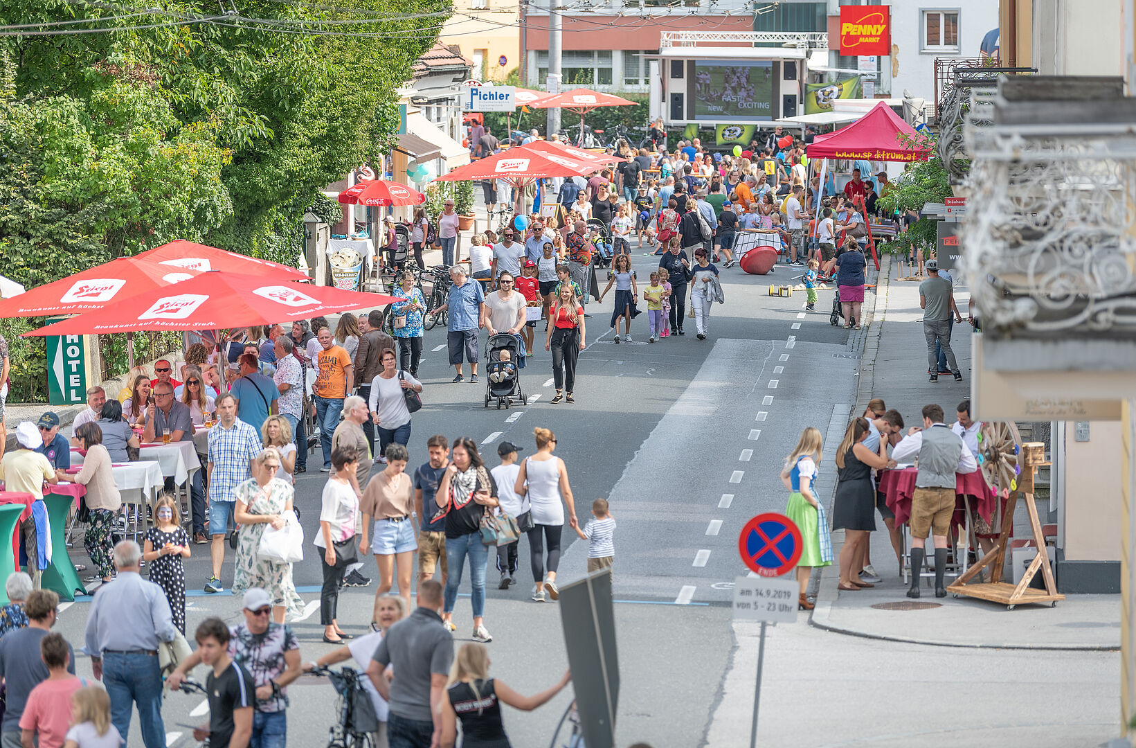 Flanieren auf der Maxglaner Hauptstraße (Archivbild)