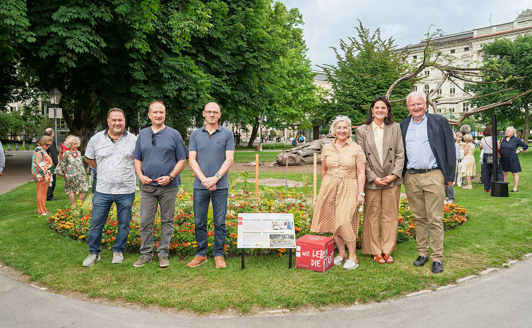 Bei der Präsentation des Gartenbeets