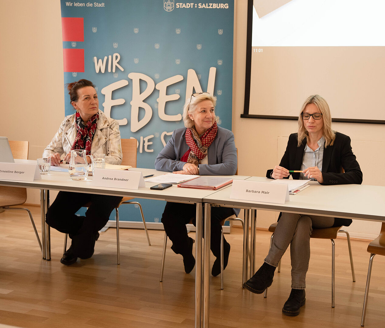 Präsentierten die Ergebnisse der Umfrage unter den städtischen Mieter:innen: