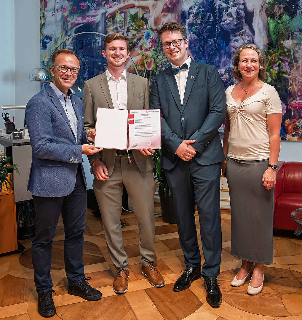 Der Förderpreis ging an Jonas Kubesch (zweiter von links) und Marco Venditto.