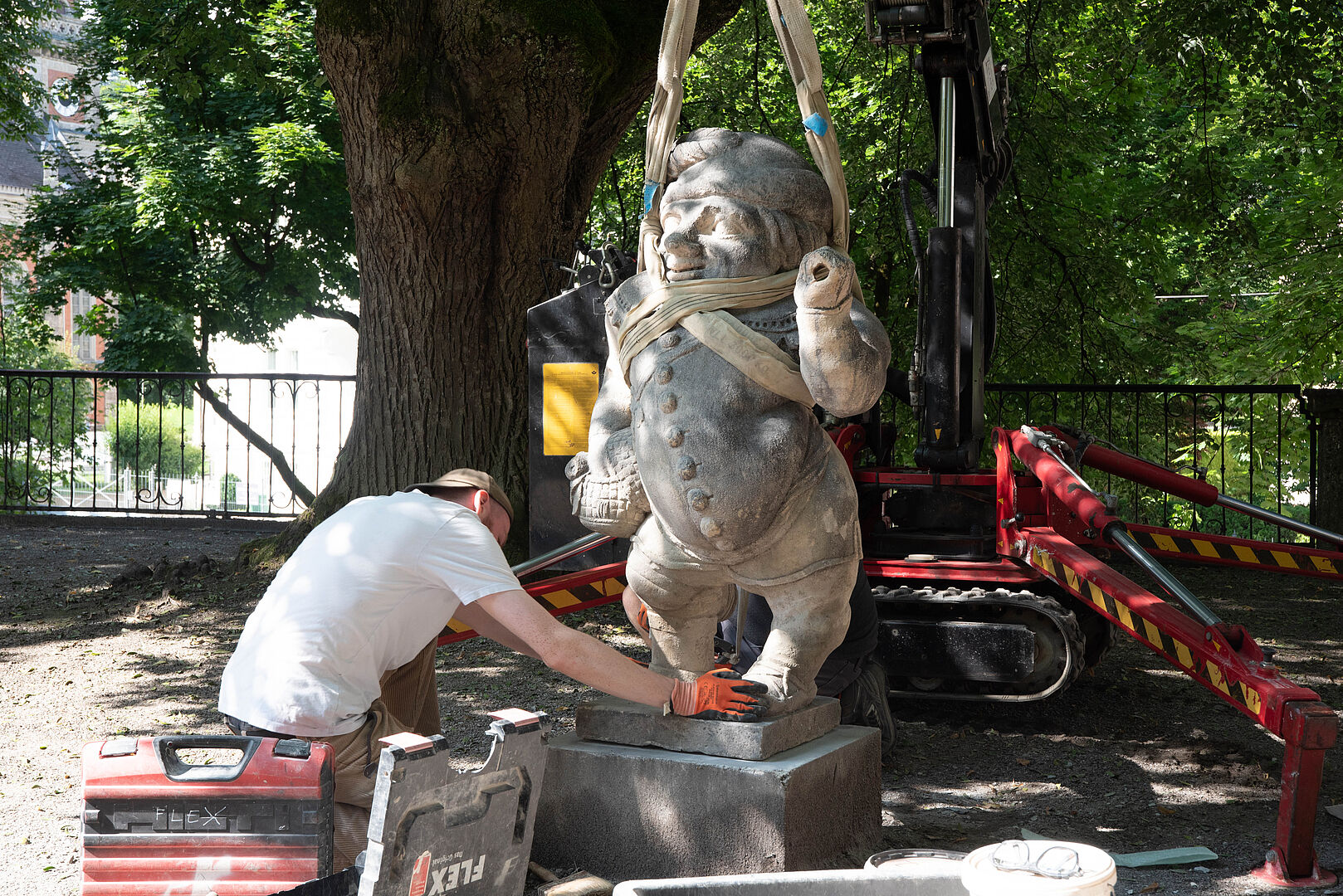 Der 600 Kilogramm schwere Zwerg ist wieder zurück nachhause gebracht worden