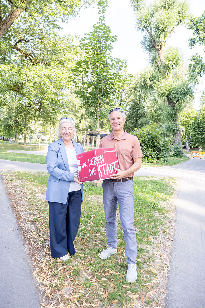 Mit kontinuierlichen Baumpflanzungen stärken die Stadtgärten die grüne Infrastruktur in Salzburg. Seit 2022 wurden 928 neue Bäume gepflanzt – für mehr Schatten, ein besseres Stadtklima und lebenswerte öffentliche Räume.